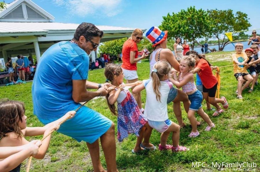 Hujibiu children's party celebration with smiling kids and colorful decorations